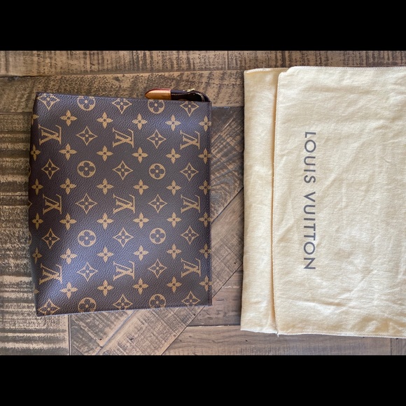 Louis Vuitton toiletry bag 26 - Picture 3 of 11